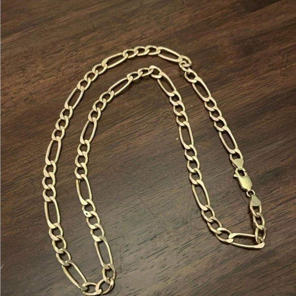 Gold Accessories with Elegant Design - Picture 3 of 4